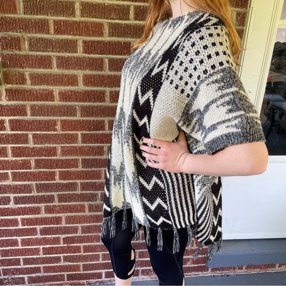 Elodie Mohair Aztec Sweater with Fringe - size M - Picture 2 of 8